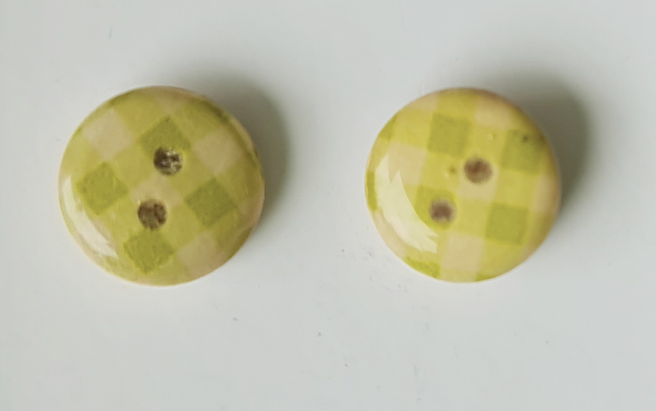 Gingham Button wooden earrings with resin finish - destash.au